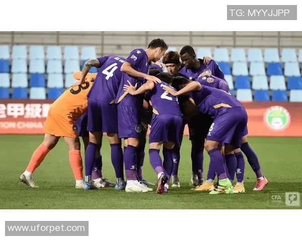 重庆足球队与广州足球队赛后复盘分析双方战术意识与表现差异